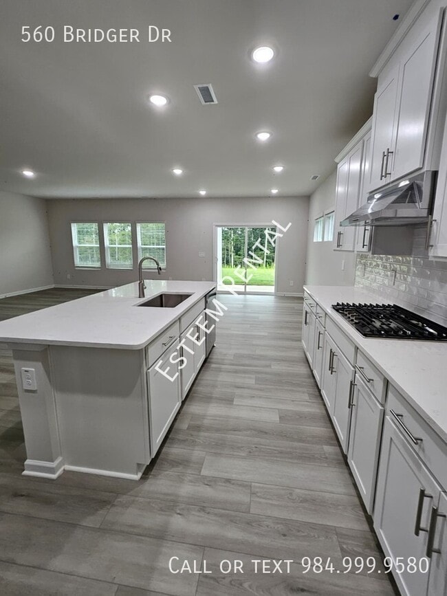 Building Photo - 560 Bridger Dr