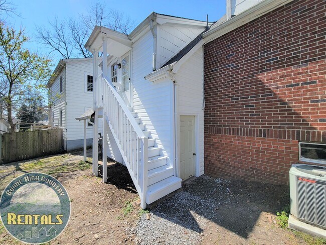 Building Photo - 310 Ridge St NW