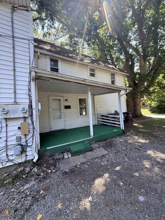 Building Photo - 711 E Elm St