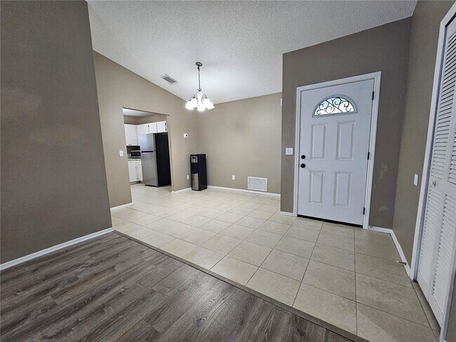 Foto del edificio - 1060 Dees Dr