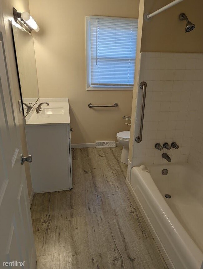 Building Photo - 1345 Carriage Hill Dr SE