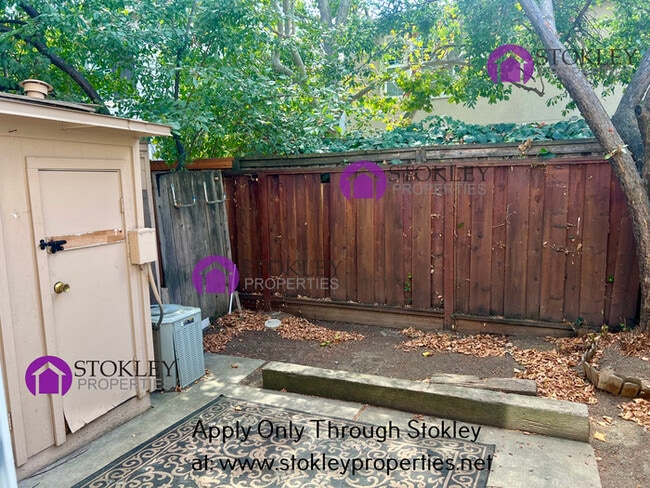 Building Photo - 1893 Lynwood Dr