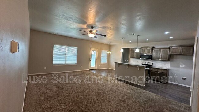 Foto del edificio - 4716 River Mesa Dr