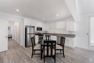 Building Photo - Oak Street Apartments