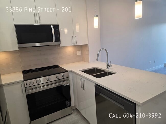 Photo du bâtiment - Brand New Jacob Building