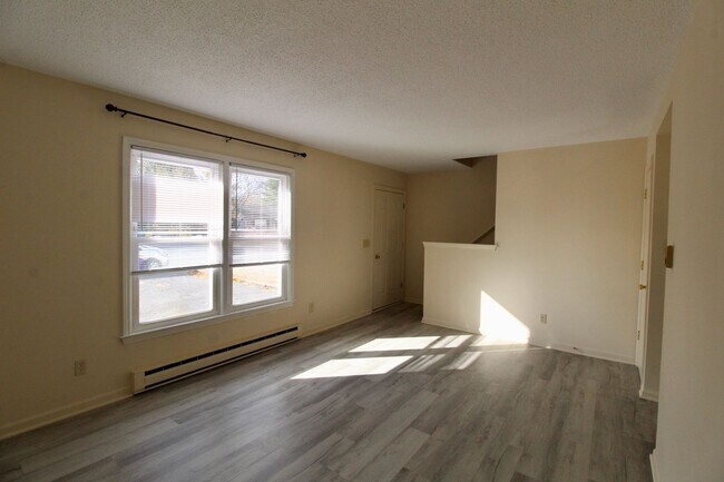 Building Photo - 405 Sherando Ct