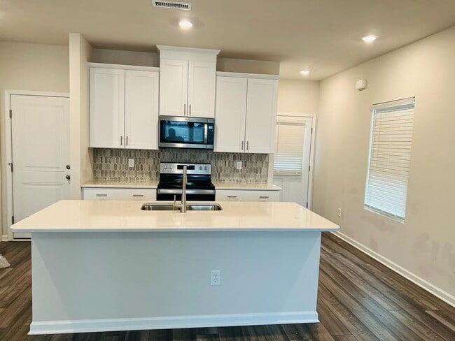 Foto del edificio - 280 Brook Farm Ln
