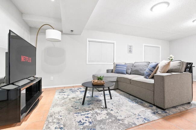 Foto del edificio - 6335 Chantilly Pl
