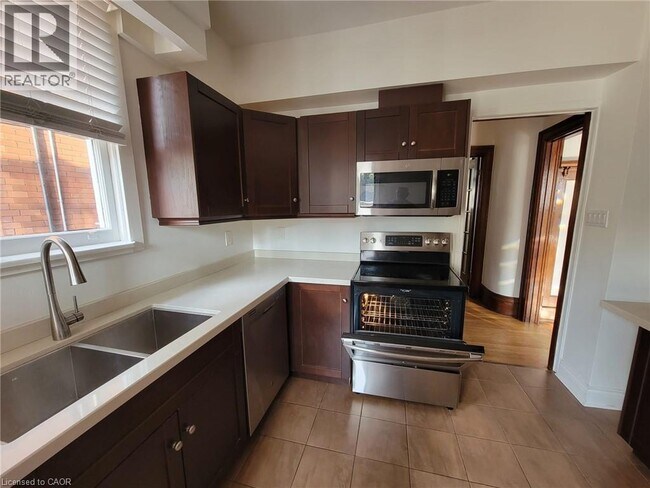 Photo du bâtiment - 43 Barnesdale Ave S