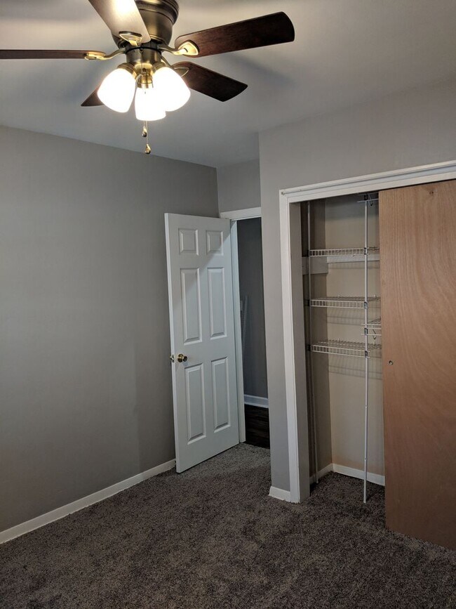 Foto del edificio - SPACIOUS 3 BR HOME HUGE BACKYARD