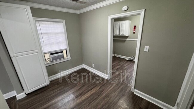 Foto del edificio - 3645 Guernsey Ave