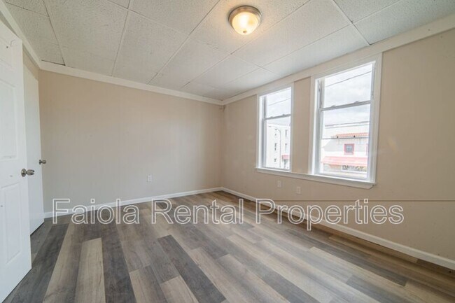 Foto del edificio - 112 N High St