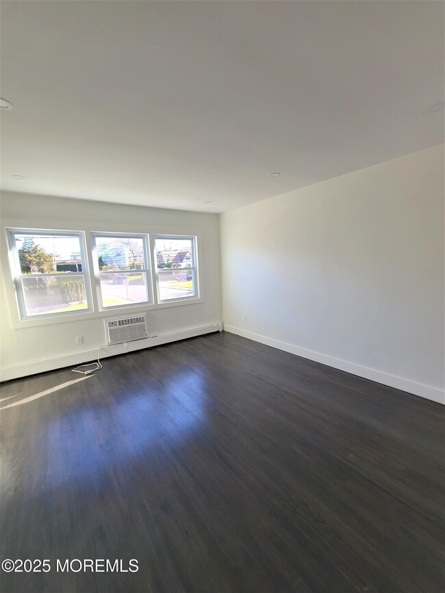 Building Photo - 468 2nd Ave
