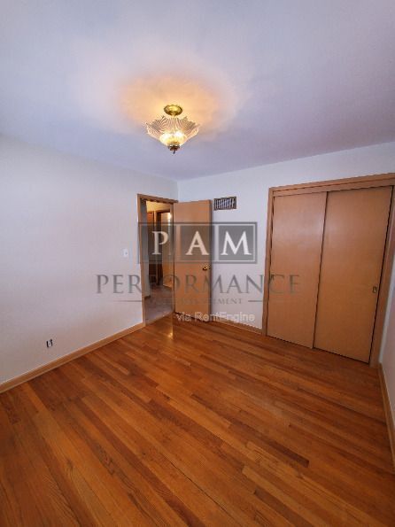 Building Photo - 911 N Hine Ave