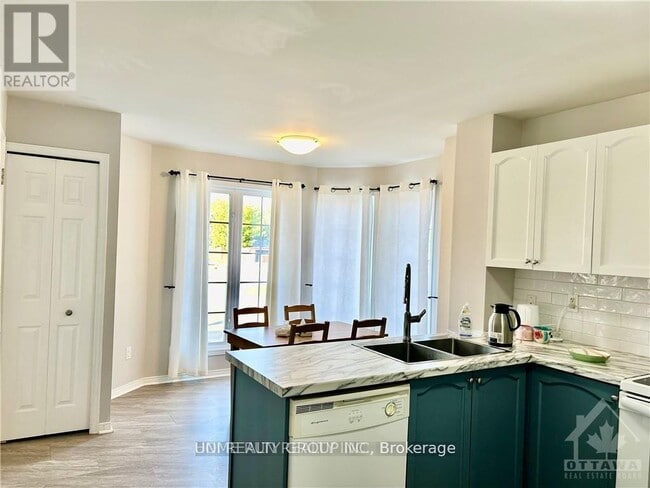 Building Photo - 840 Longfields Dr