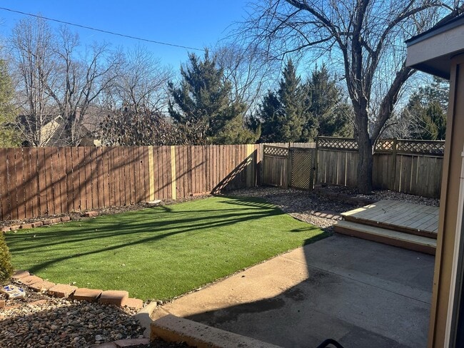 Building Photo - 3 bed 2.5 bath townhome off Bob Billings!