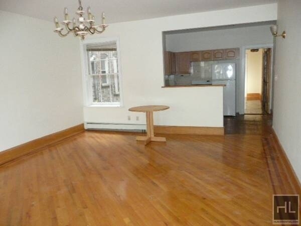 Building Photo - LARGE AND SUNNY 3 BEDROOMS w/ LARGE WINDOW...