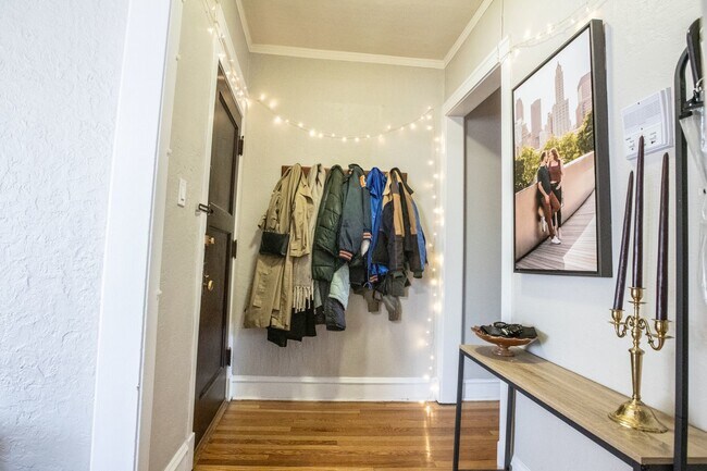 Foto del edificio - 1514 W Addison St