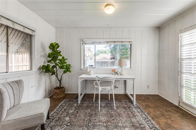 Foto del edificio - 7703 Lovers Ln