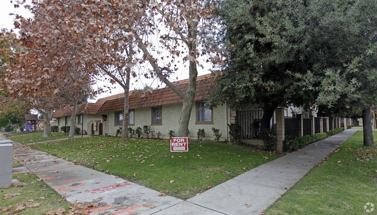 Primary Photo - 504-512 W I St