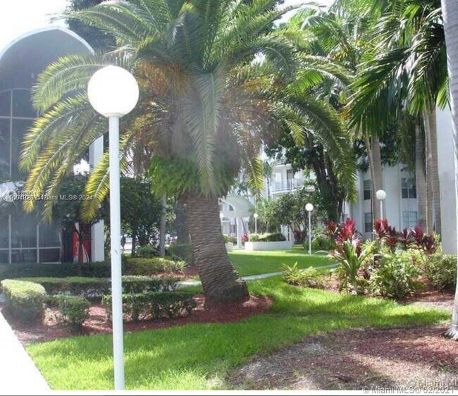 Building Photo - 484 NW 165th St