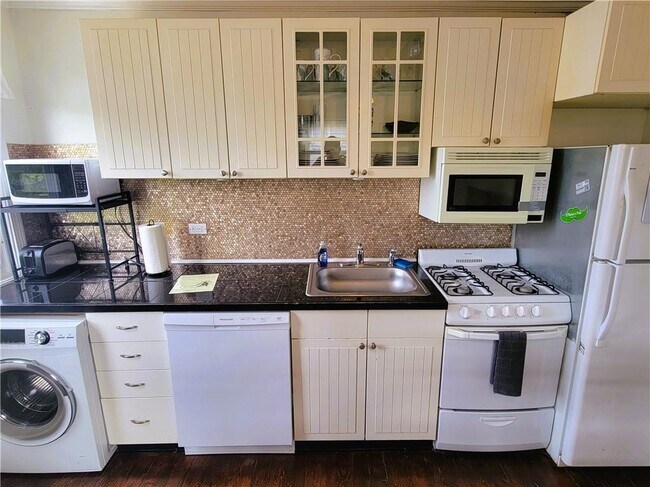 Building Photo - 11 Hammond St