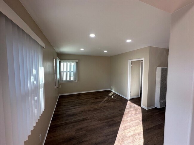 Building Photo - 901 N San Gabriel Ave