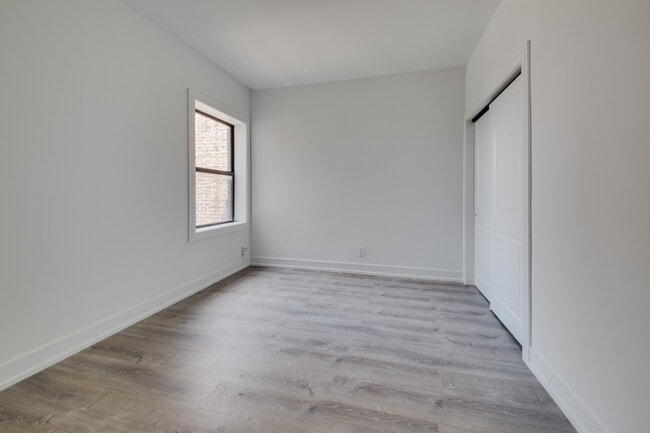 Building Photo - 3056 W Cortland St