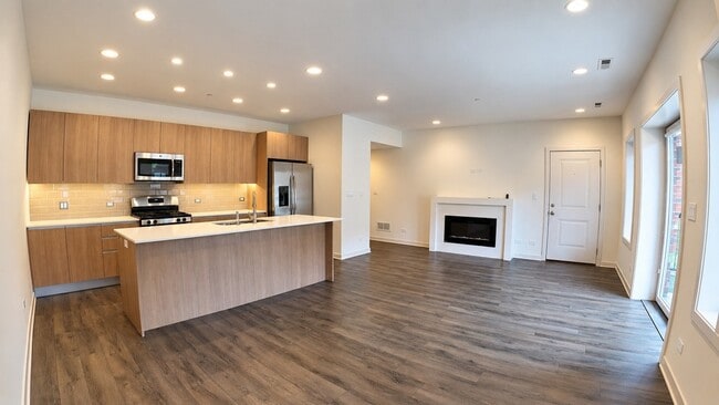 Building Photo - 8467 W Grand Ave