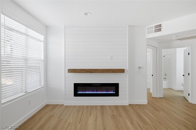Building Photo - 5855 Valley Dr