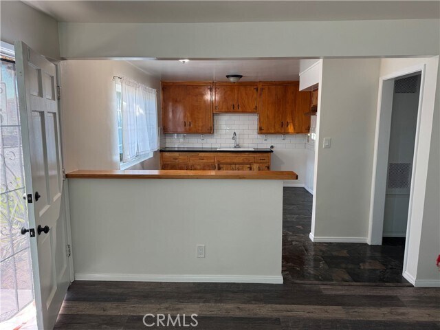 Foto del edificio - 3309 E 8th St
