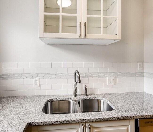 Foto del edificio - 1311 Exposition Blvd