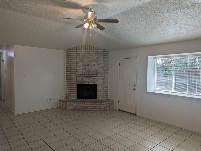 Building Photo - 21318 Meadowhill Dr