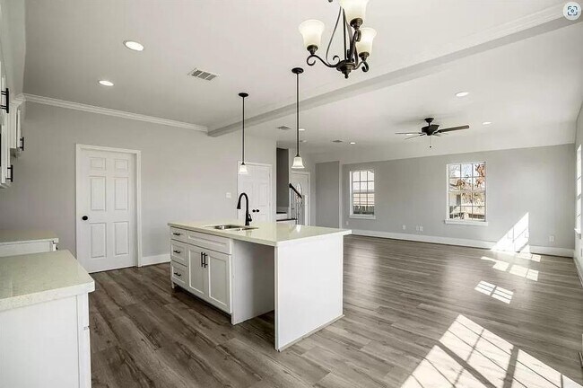 Foto del edificio - 9815 Bamboo Rd