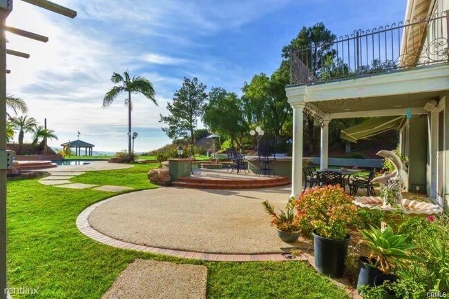 Foto del edificio - 5 br, 3.5 bath House - 5705 Camino de Bryant