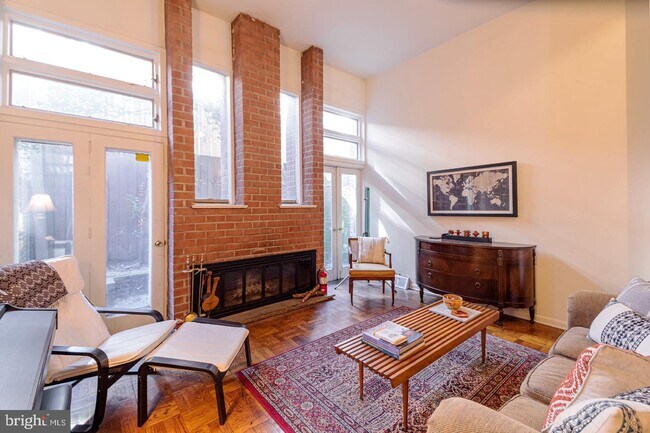 Building Photo - 1215 Lombard St