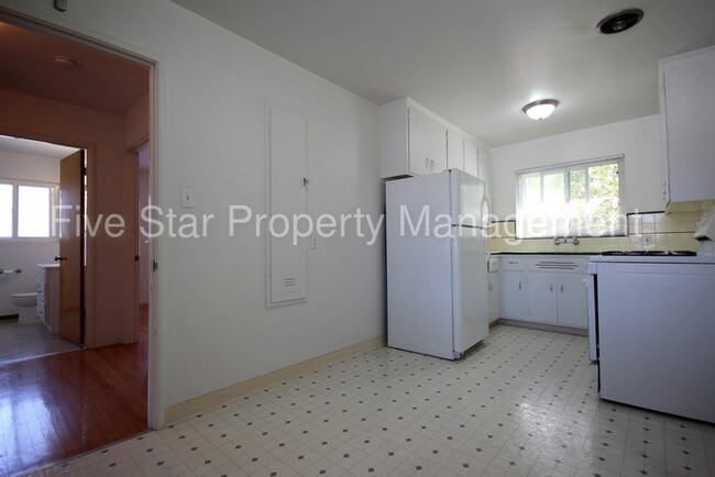 Building Photo - 1027 Santa Cruz Ave