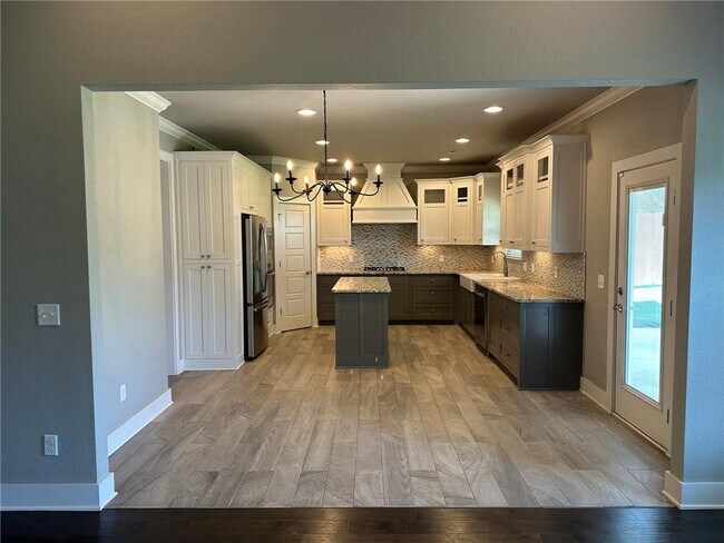 Building Photo - 1004 Chancery Ln