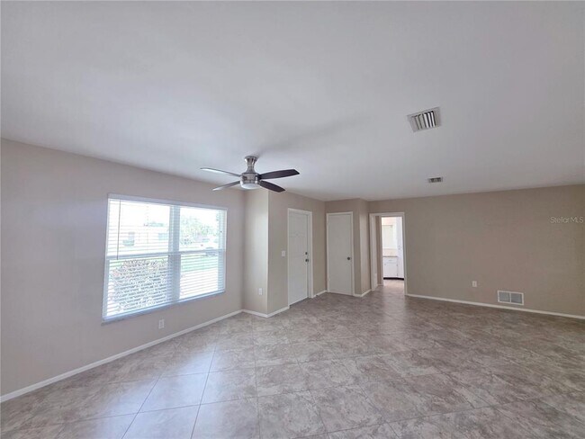 Foto del edificio - 352 Pine Tree Rd
