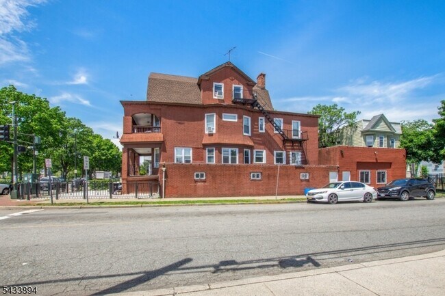 Foto del edificio - 79 Central Ave