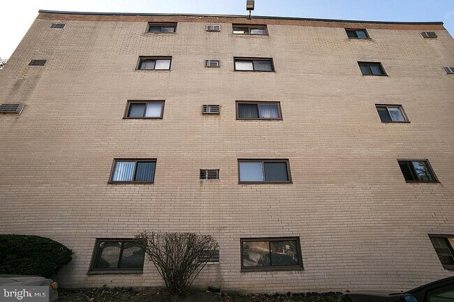 Building Photo - 400 Glendale Rd