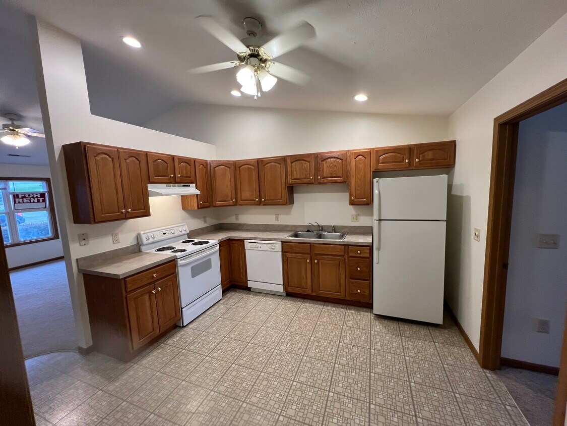Foto principal - 1295 Chestnut Dr