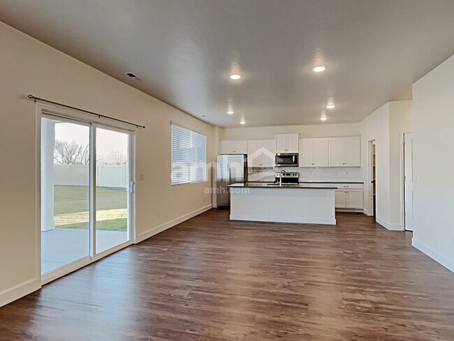 Foto del edificio - 842 N Garnet Creek Ave