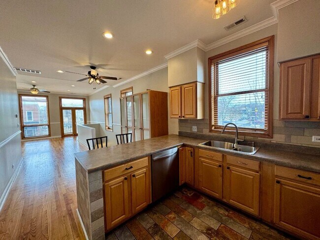 Foto del edificio - 1537 N Fairfield Ave
