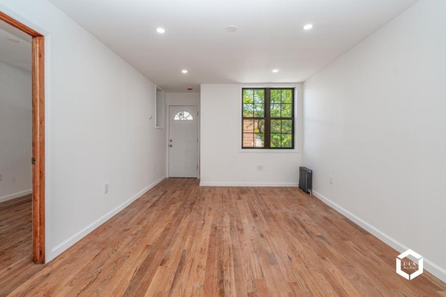 Foto principal - 3 bedroom in JAMAICA NY 11433
