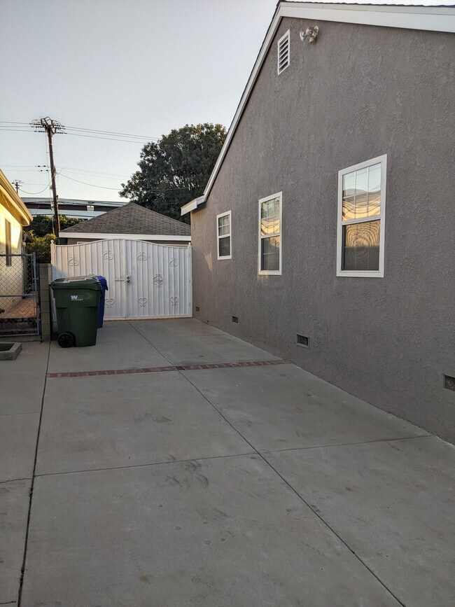 Building Photo - 3318 W 157th St