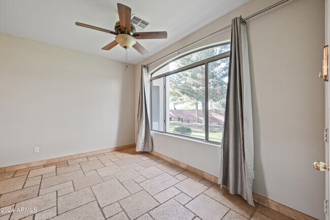 Foto del edificio - 2600 E Springfield Pl