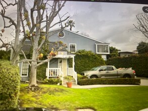 Building Photo - 366 E 15th St