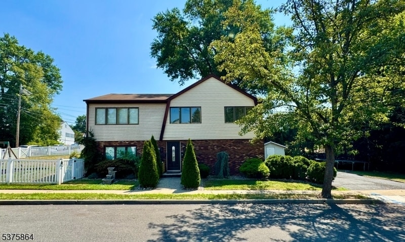 Foto principal - 37 Hazelview Ave