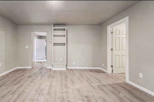 Living - 200 W Beacon Ave